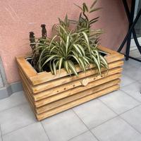 Fioriera in legno noce chiaro (effetto rustico)