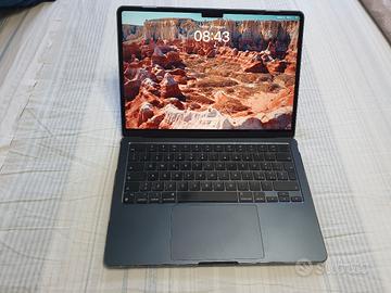 macbook air M2 8/512mb