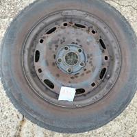 Pneumatici 175/70 84T R14 con cerchi in ferro 