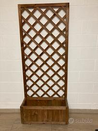 Fioriera in legno con grigliato ideale rampicanti