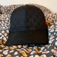 cappello nero gucci