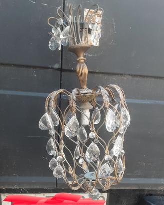 Lampadario con gocce di vetro