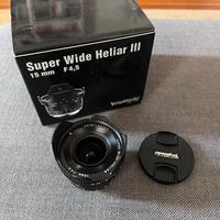 Voightlander Super Wide Heliar III attacco M