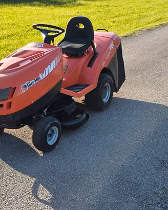 Trattorino tagliaerba rasaerba 