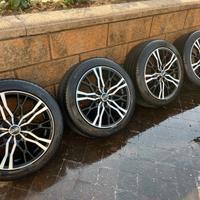 4 pneumatici con cerchi in lega