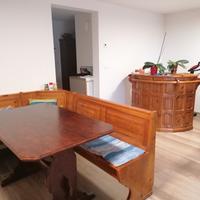 tavolo con panca e piano bar