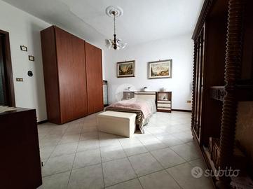 VILLA SINGOLA A PIZZALE