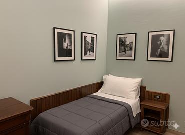 Stanza singola per studenti arredata