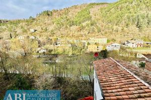 Rustico / Casale di 200 m² con più di 5 locali a M