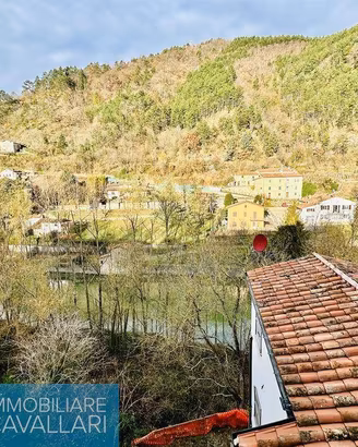 Rustico / Casale di 200 m² con più di 5 locali a M
