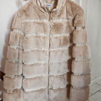 piumino con inserti di ecopelliccia