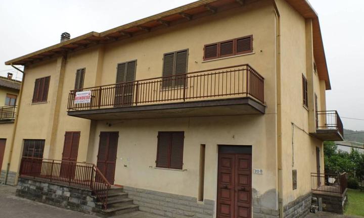 Villa a Castel Focognano, 9 locali