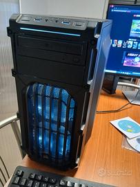 pc gaming completo di monitor tastiera e mouse