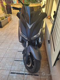Yamaha xmax 400 cc