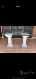 Tavolo in cristallo con colonne in gesso