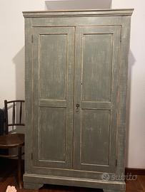 Armadio antico in legno