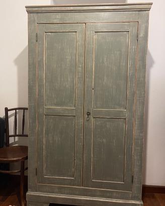 Armadio antico in legno