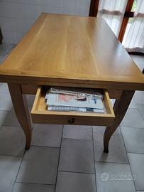 Tavolo di legno massiccio di rovere