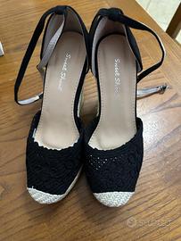 scarpe  nere con zeppa  
