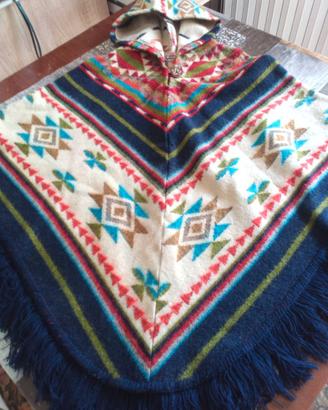 Poncho con cappuccio