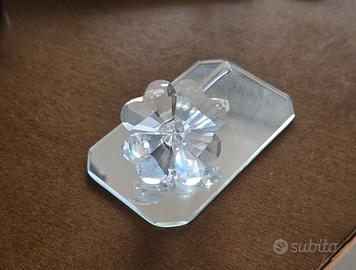 statuina Swarovski a forma di quadrifoglio