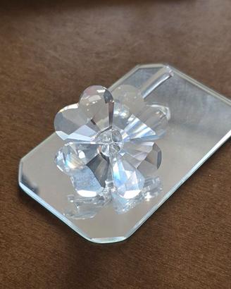 statuina Swarovski a forma di quadrifoglio