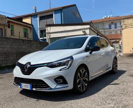 Clio hybrid 140 cv SERIE LIMITATA DA VETRINA