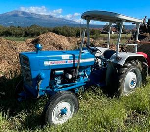 trattore Ford 2000