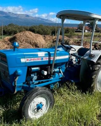 trattore Ford 2000