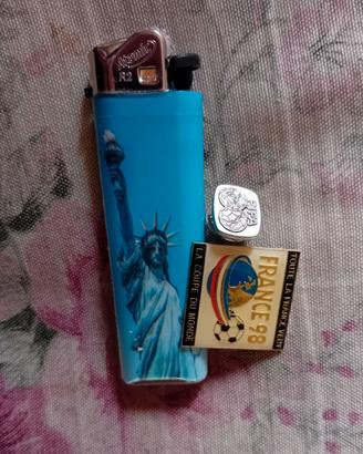 2 pin calcio da collezione: Fifa peltro+France 98