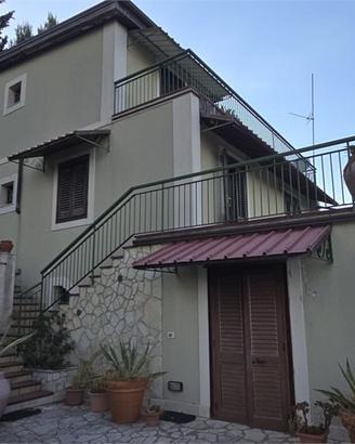 VILLETTA INDIPENDENTE CON AMPI SPAZI