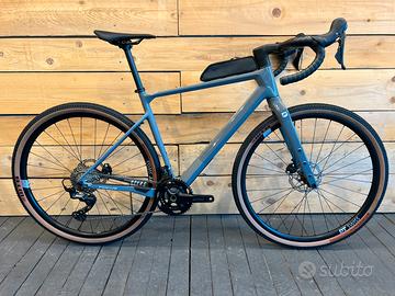 Bicicletta GRAVEL FOCUS ATLAS 8.7 2025