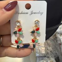 orecchini pendenti colorati