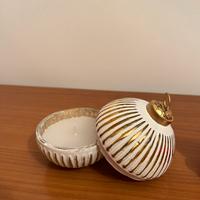 Sfera in ceramica plissé con candela di TonoSuTono