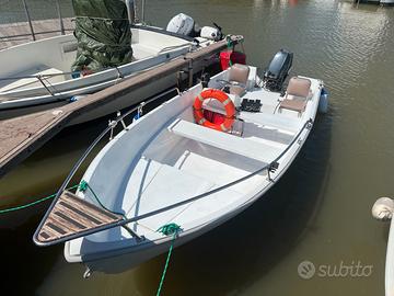 Barca open con motore 20cv 4 tempi