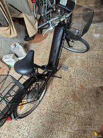 Bicicletta elettrica con acceleratore