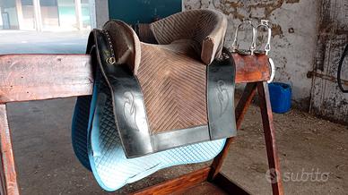 Sella portoghese con accessori