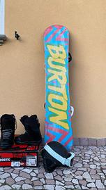 Tavola da snowboard, attacchi, casco, occhiali