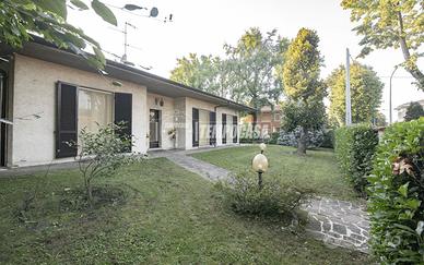Villa a Cassano d'Adda Via Vaprio 4 locali