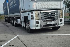 Autocarro Renault Magnum 500