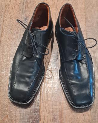 Mocassino nero stringato