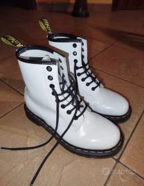 Dr. Martens bianche