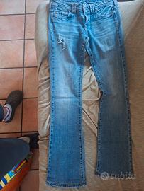 jeans con strappi