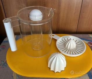 caraffa spremiagrumi con ghiaccio