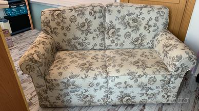 Divano due posti poltrone e sofa
