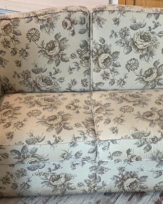 Divano due posti poltrone e sofa