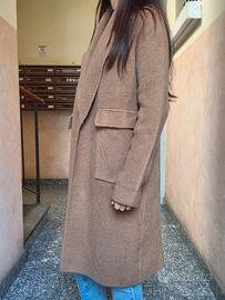 Cappotto da donna colore cammello, modello lungo.