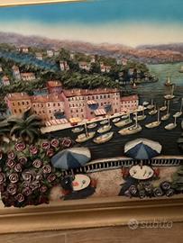 Quadri in rilievo e valigia vintage