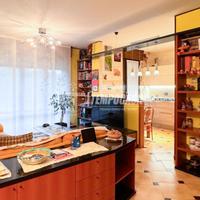 3 LOCALI ANNI 90' CON BALCONE E AMPIO TERRAZZO !