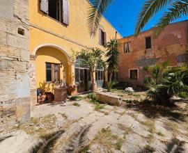 (C)Casa di corte in lotto di 600mq